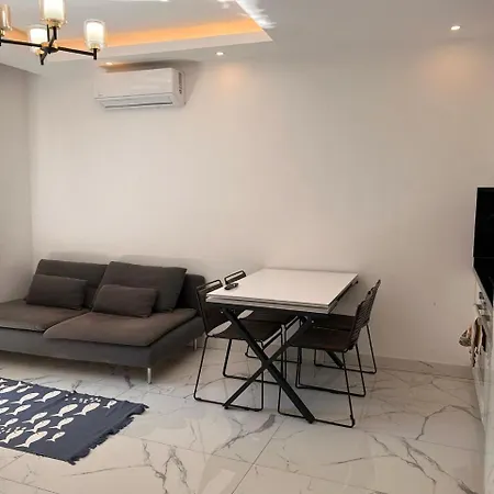 Apartment Family Near Cleopatra